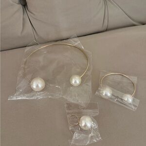 Elegant Gold and Pearl Jewelry Set